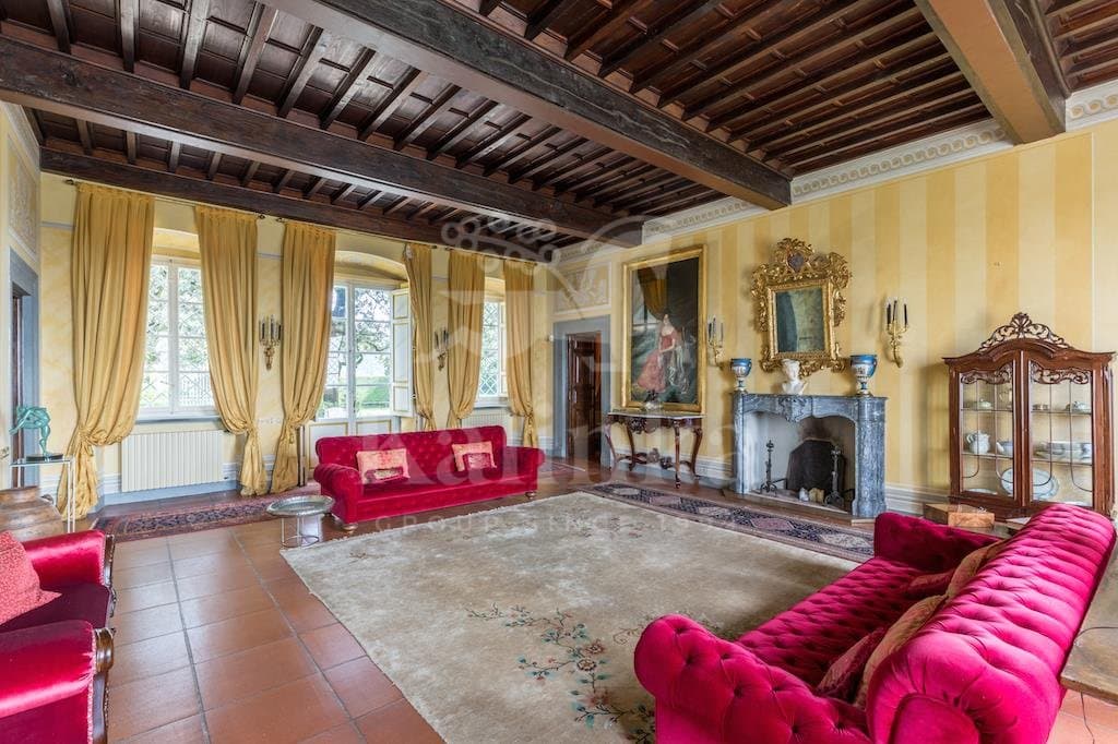 Villa 1200 m² — Italy