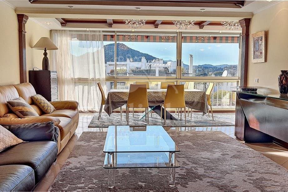 Apartment 137 m² — France